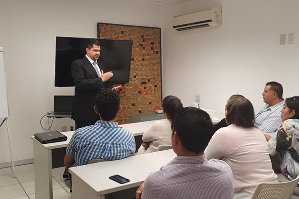 Dr. Jonathan Valenzuela