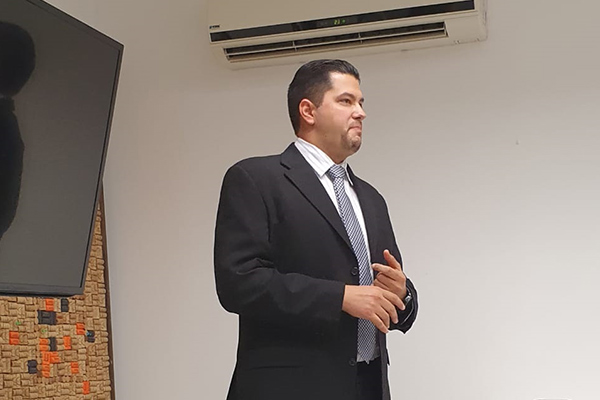 Dr. Jonathan Valenzuela