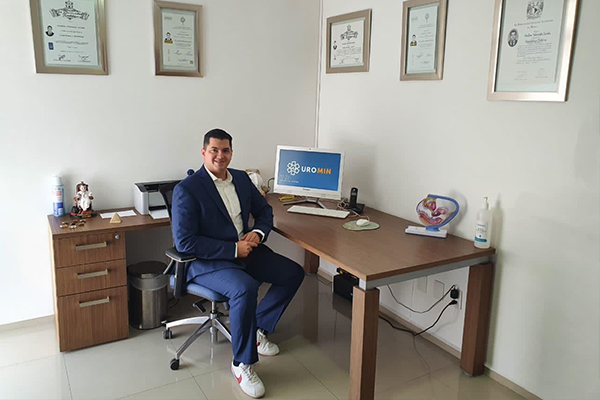 Dr. Jonathan Valenzuela