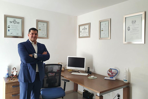 Dr. Jonathan Valenzuela