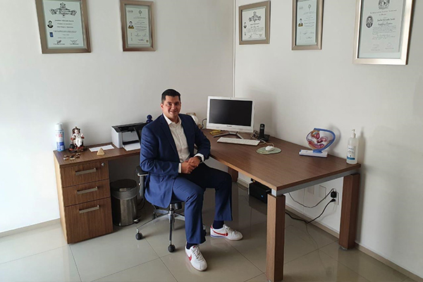 Dr. Jonathan Valenzuela