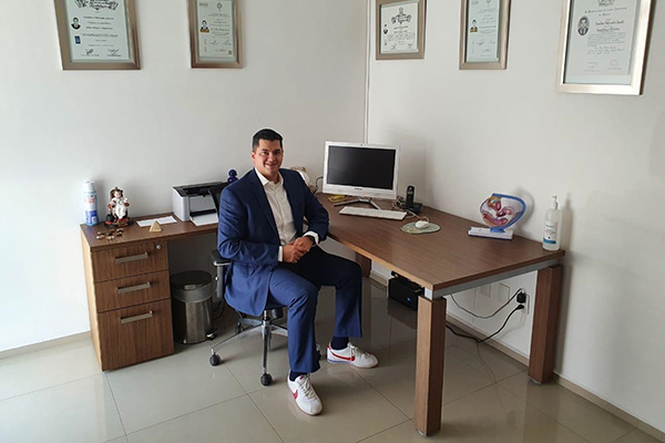 Dr. Jonathan Valenzuela